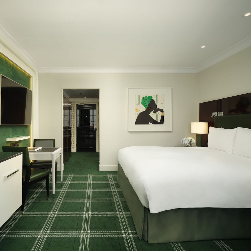 LUXURY, KING BED