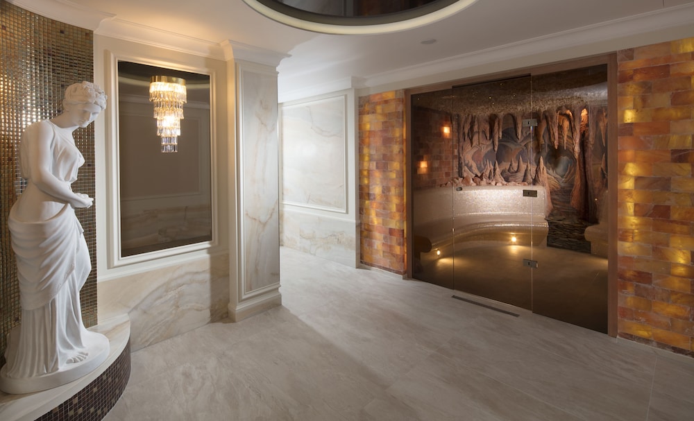 CHATEAU MONTY SPA RESORT 8/69