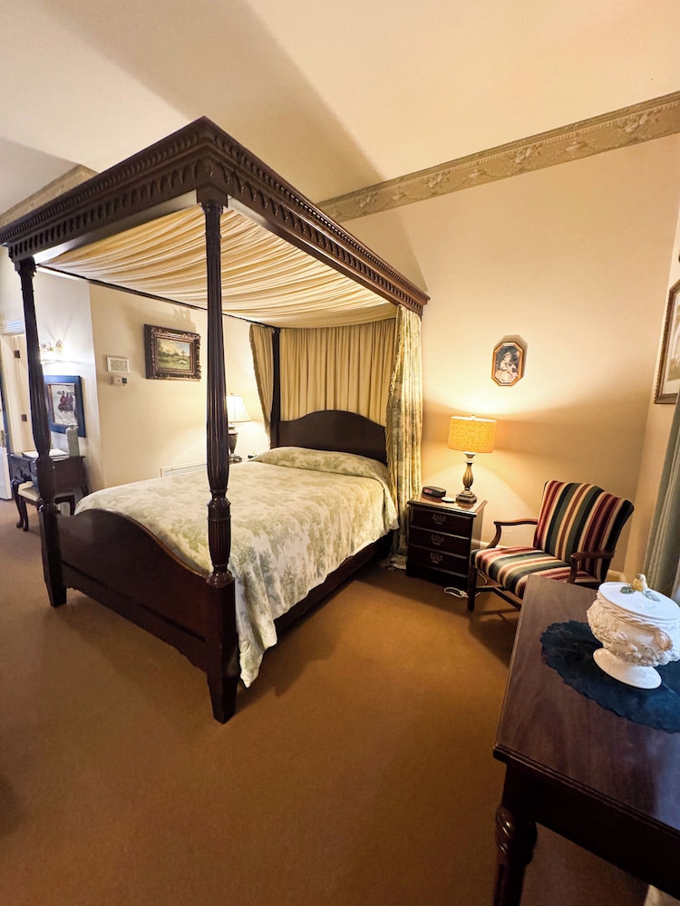 The Guest House Historic Mansion 24/73