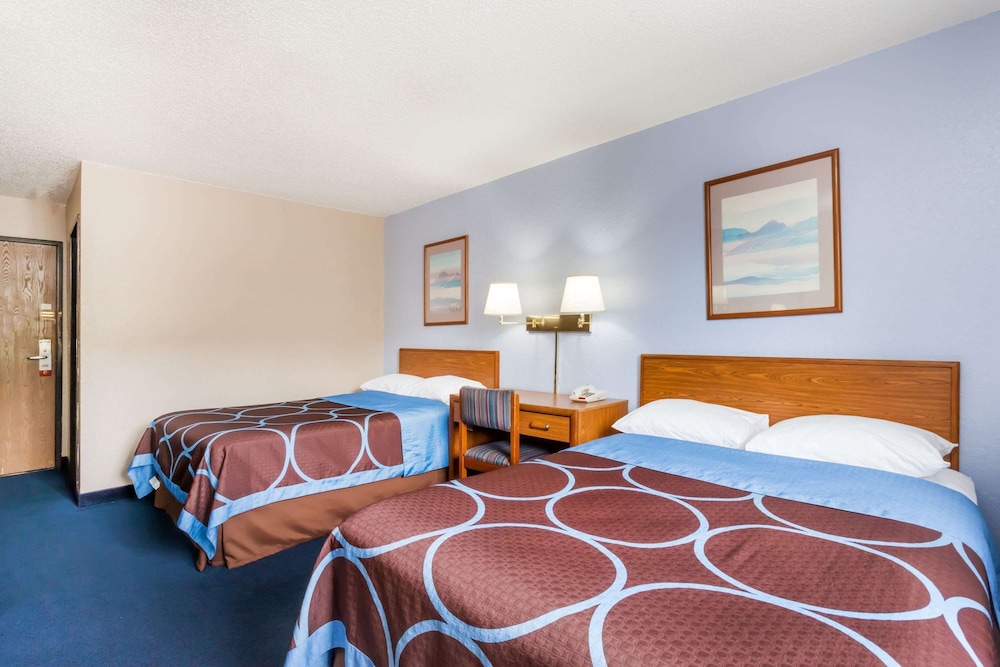 Super 8 by Wyndham Sidney NY 6/30