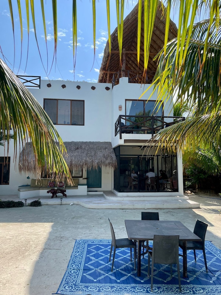 La Puerta Azul Beachfront Adults Only 43/50