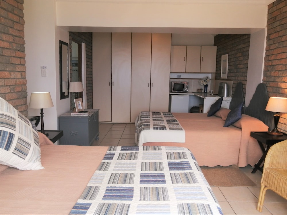 Amzee Bokmakierie Guest House 62/72