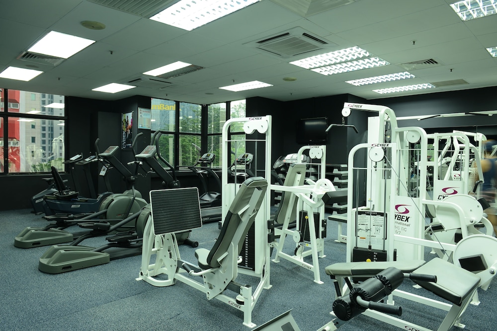 Pacific Regency Hotel Suites 48/70