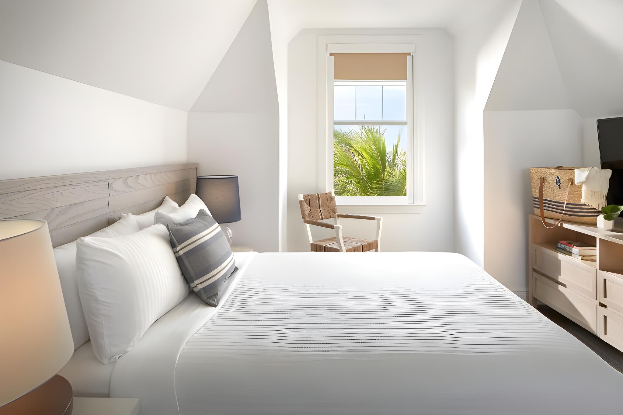 2 Bedrooms, Garden, Suite, Living Area