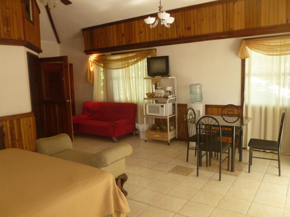 Foster's West Bay Resort 57/69