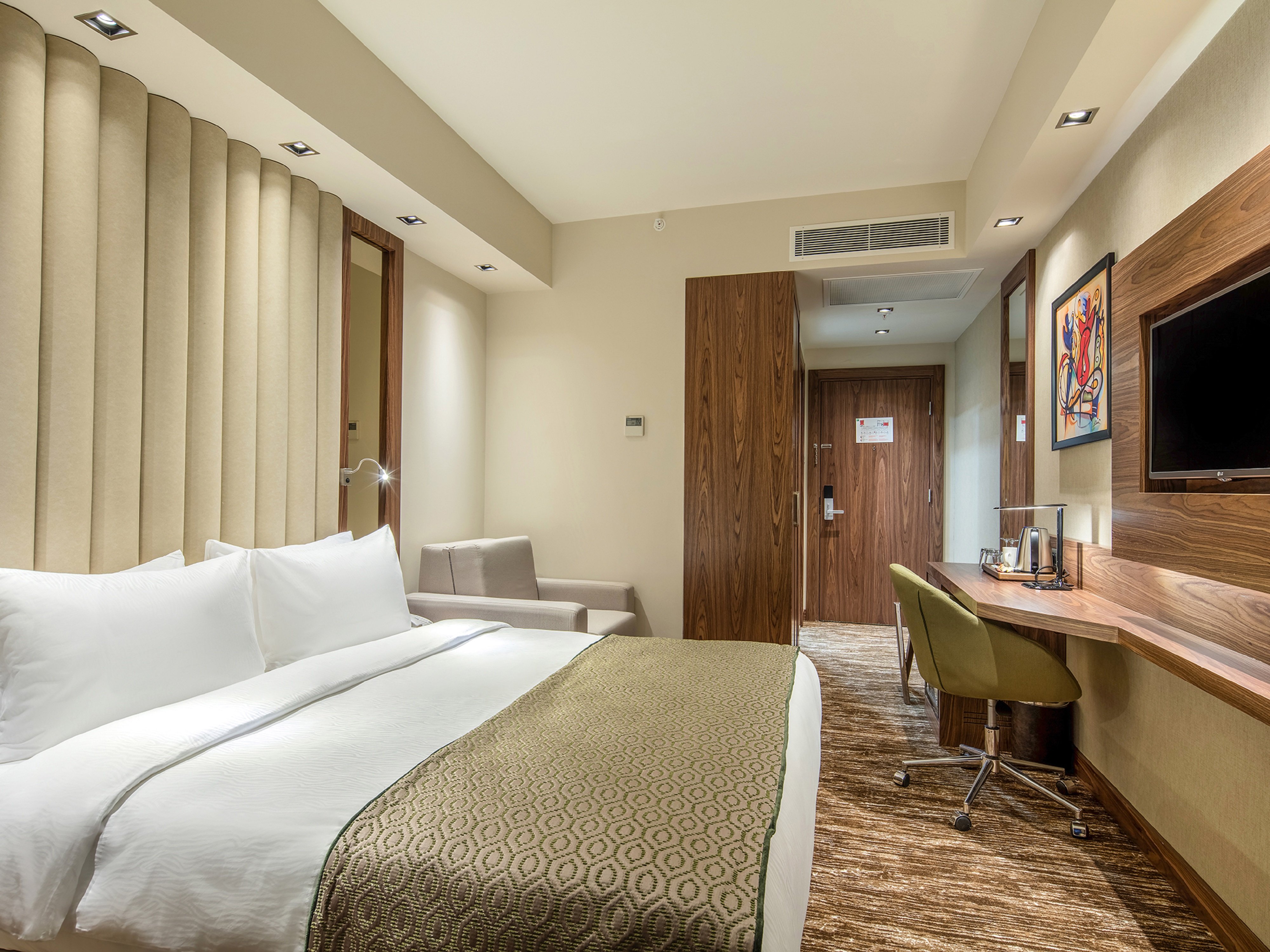 Mediterranean, Standard, Queen Bed, with View, Top Floor