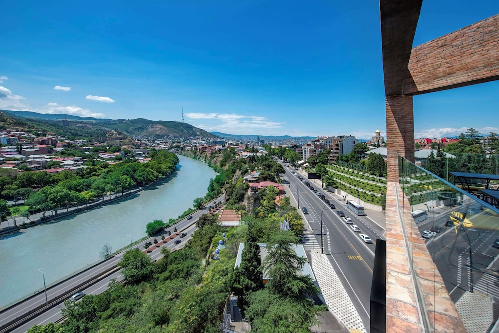 Golden Tulip Design Tbilisi 54/55