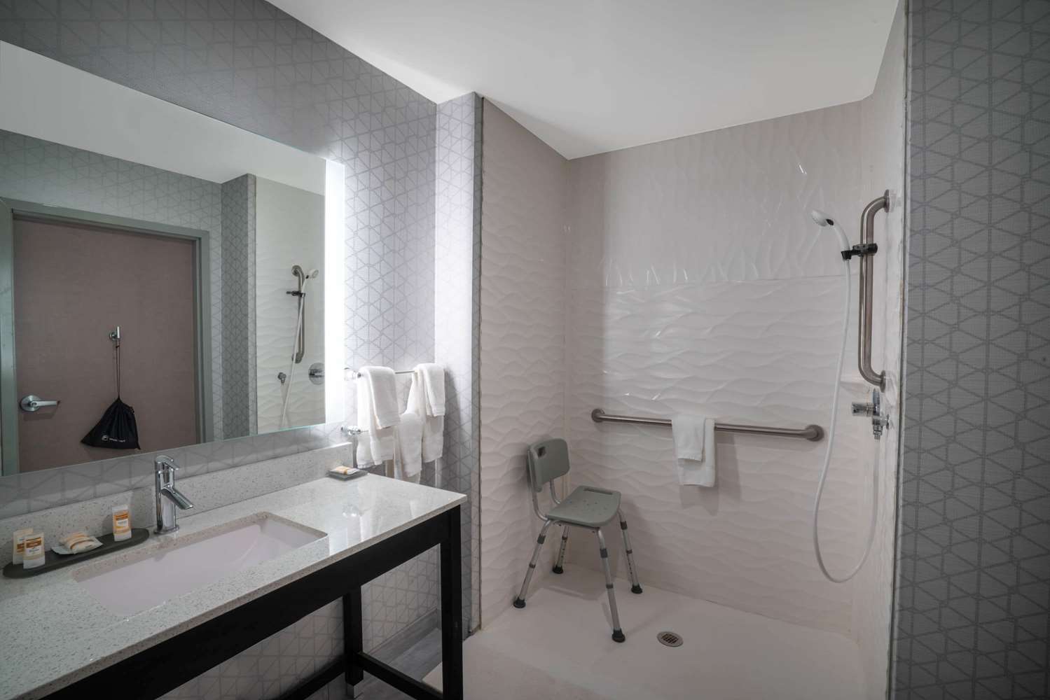 La Quinta Inn And Suites by Wyndham West Memphis 23/24