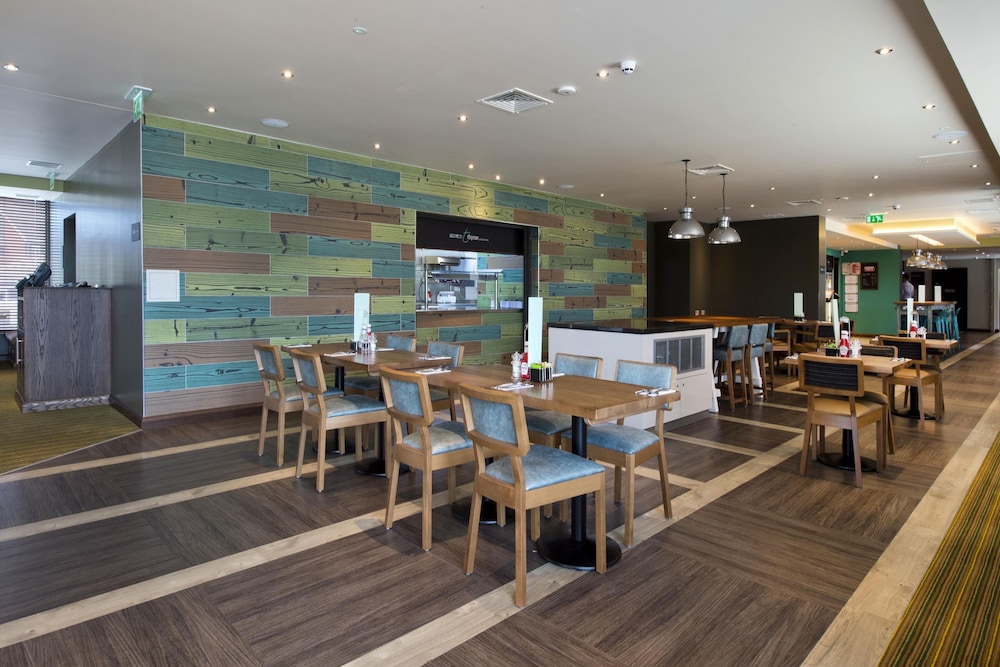 Premier Inn Bedford Town Centre (Riverside) 30/36