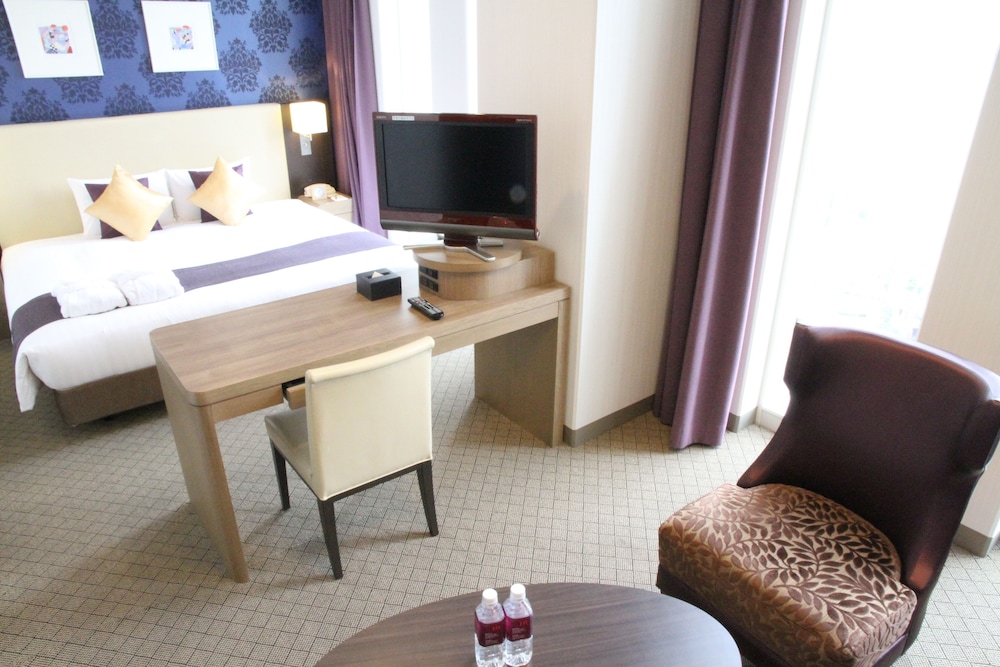 MERCURE YOKOSUKA 47/70