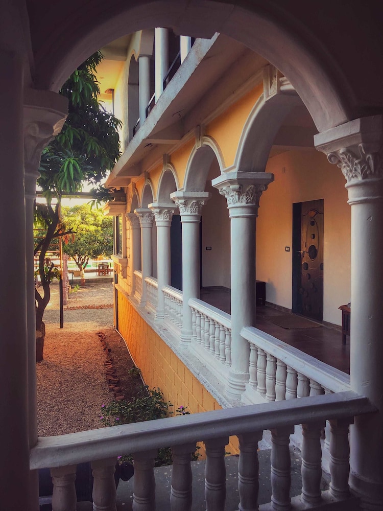 Gir Lion's Paw Resort 3/35