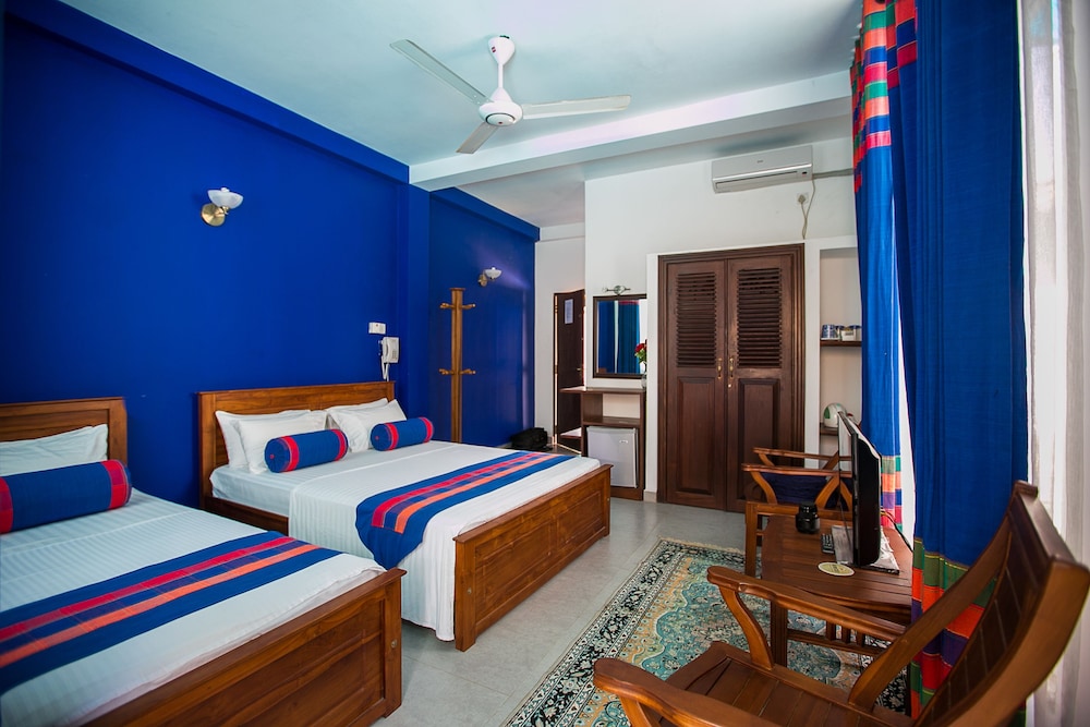 Baywatch Rumassala Villa 14/50