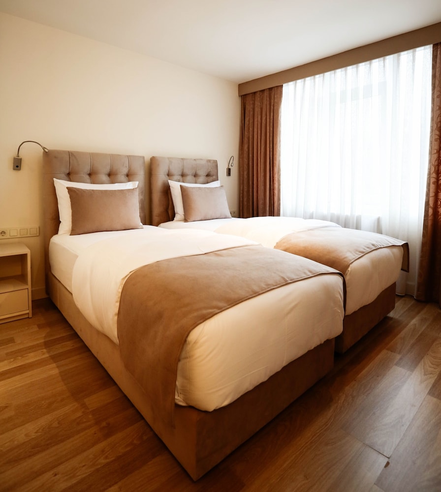 Melek Hotels Moda 8/62