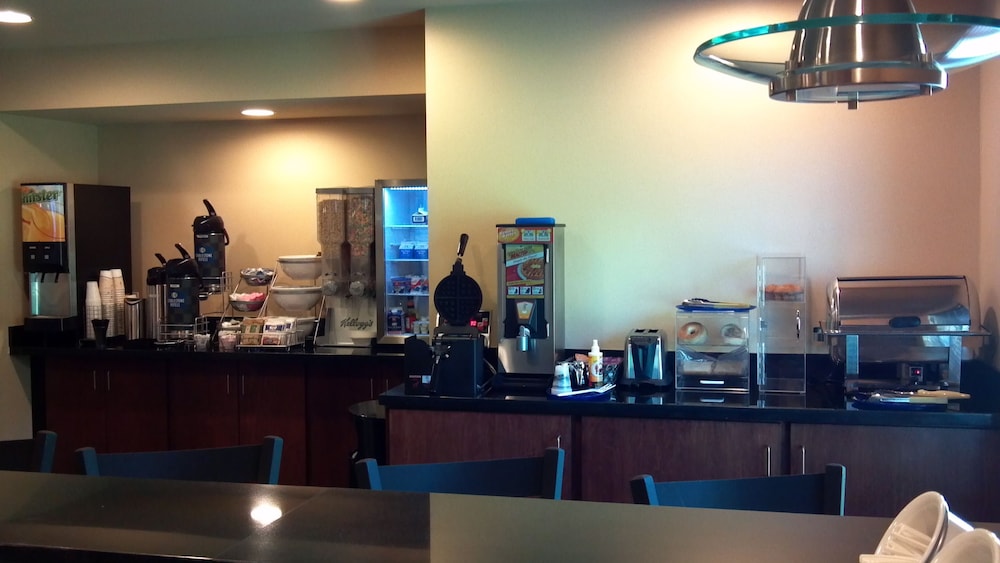 Cobblestone Hotel Knoxville 38/56