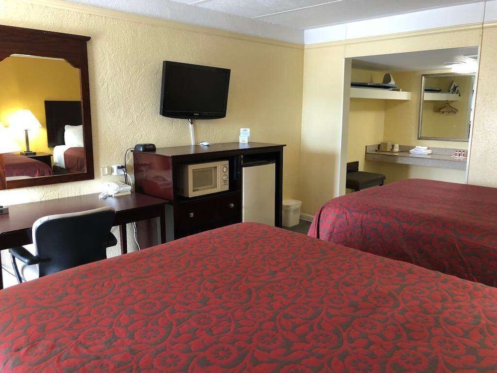 Days Inn by Wyndham Gainesville 28/49