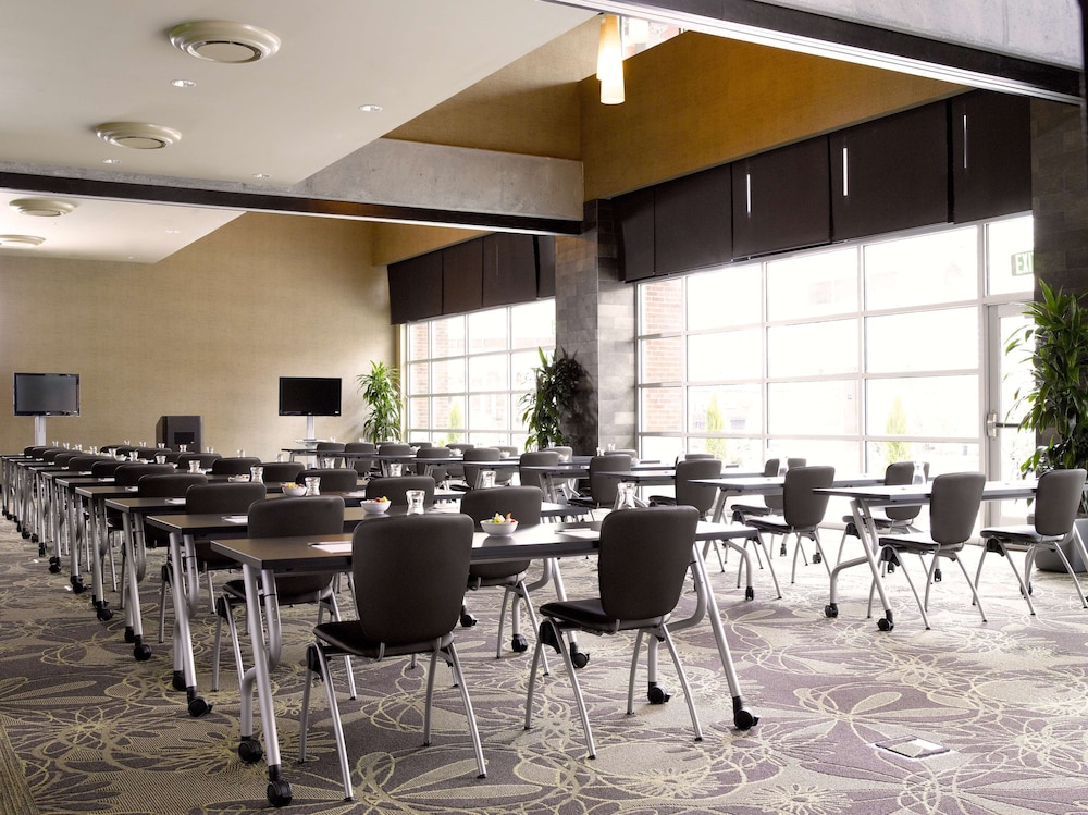 Hyatt House Seattle/Redmond 65/70