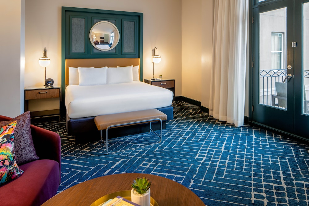 ROOM, KING BED, ACCESSIBLE