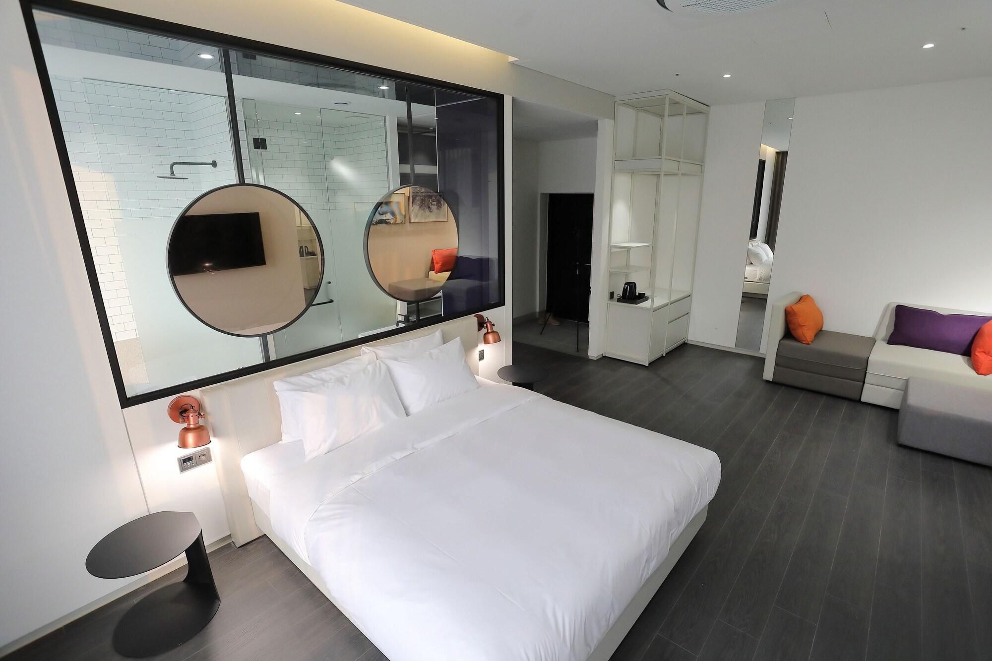 Orchid Hotel 18/50