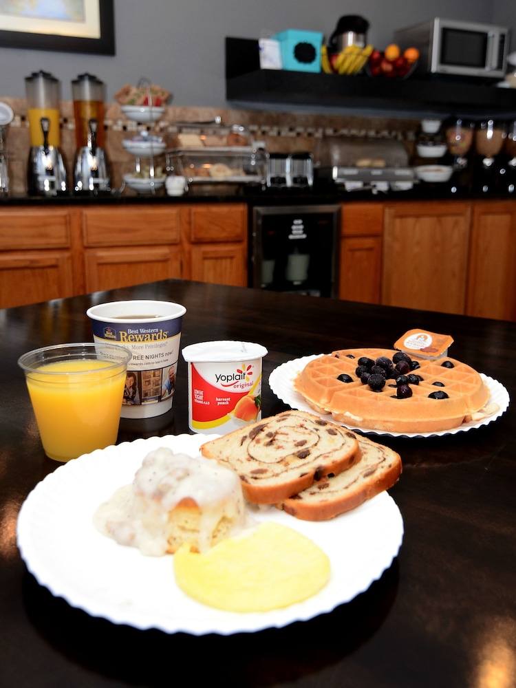 SureStay by Best Western Kansas City Country Inn North 35/46