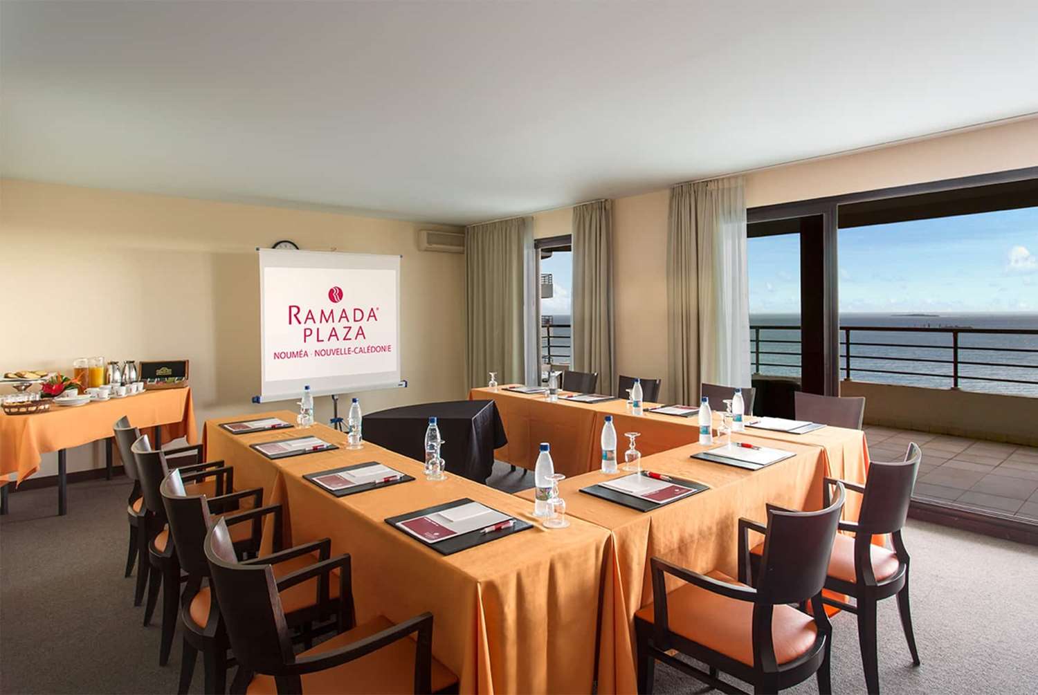 Ramada Hotel & Suites by Wyndham Noumea 33/37