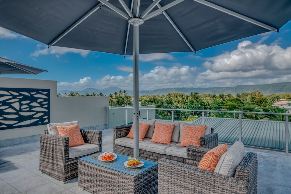 Coconut Grove Port Douglas 25/50