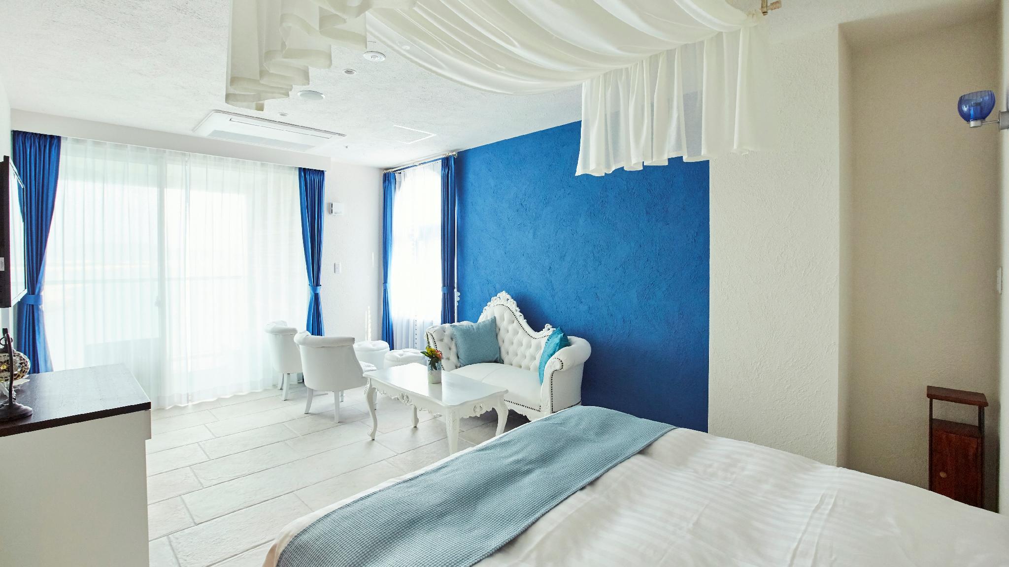 Junior Suite, Double Bed, Ocean View, Night View, Corner