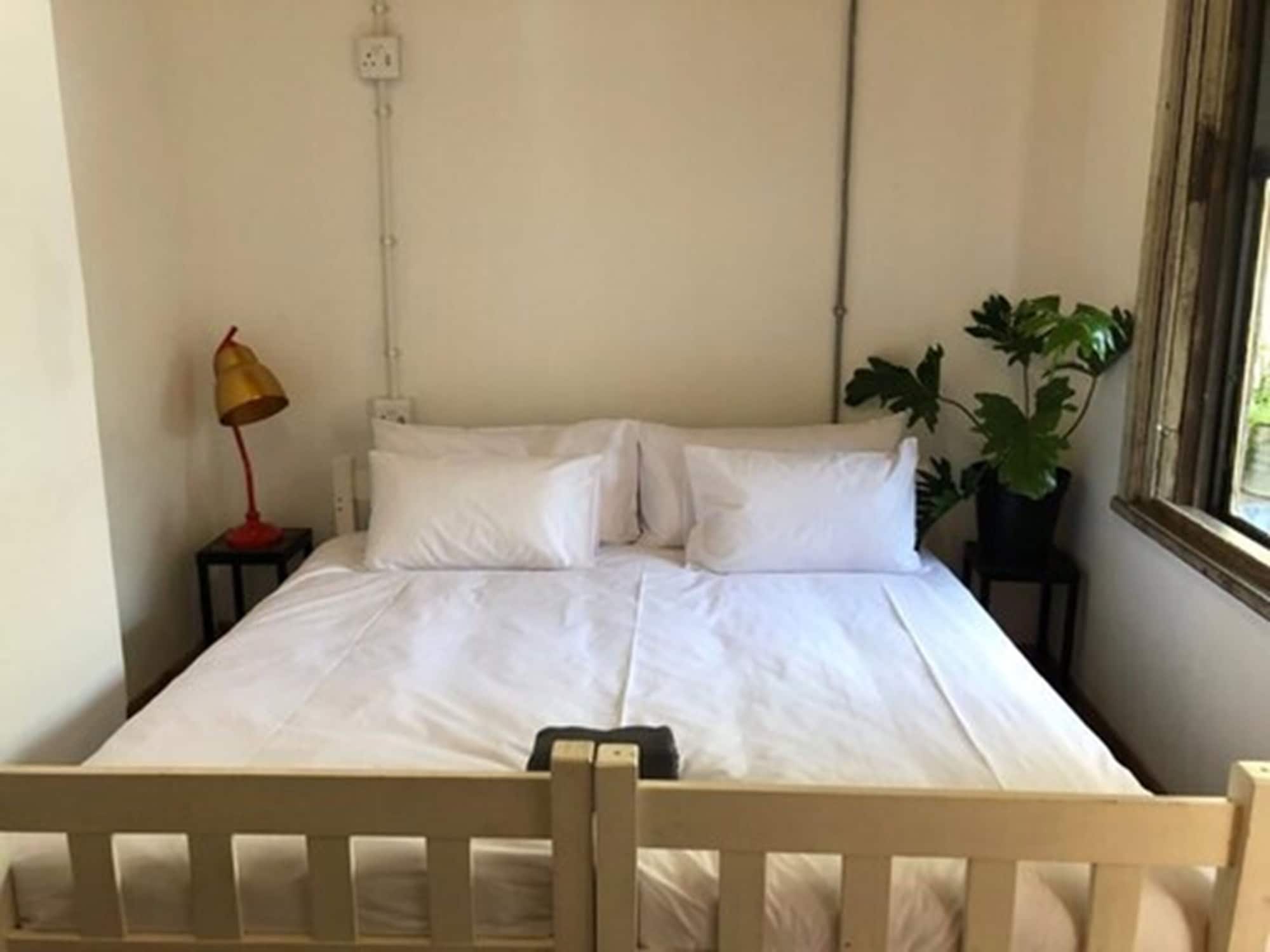 DELUXE, STUDIO, SUITE