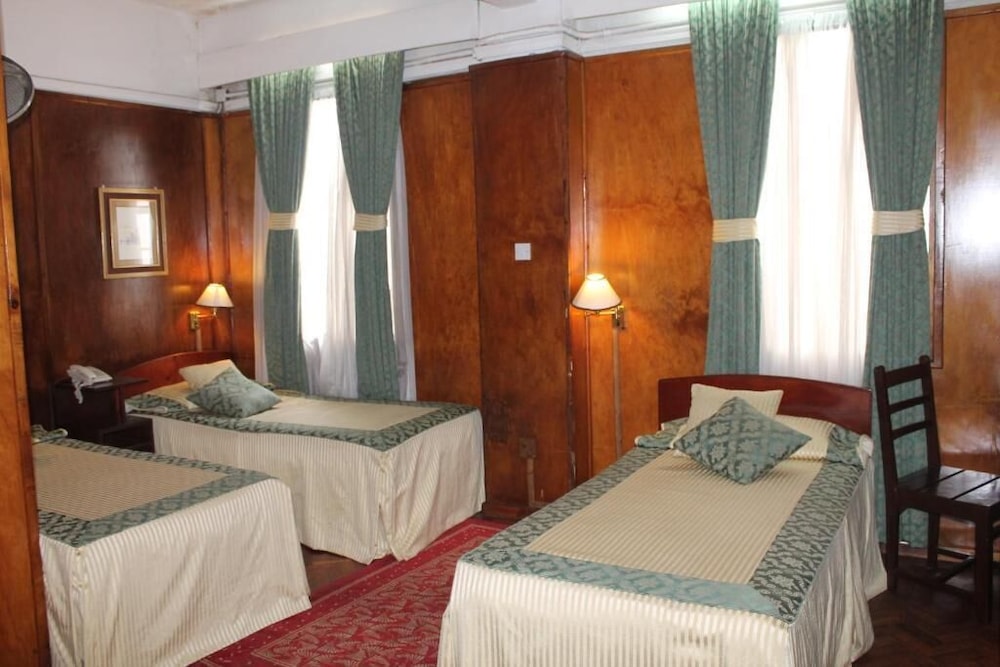 OAKWOOD HOTEL 13/53