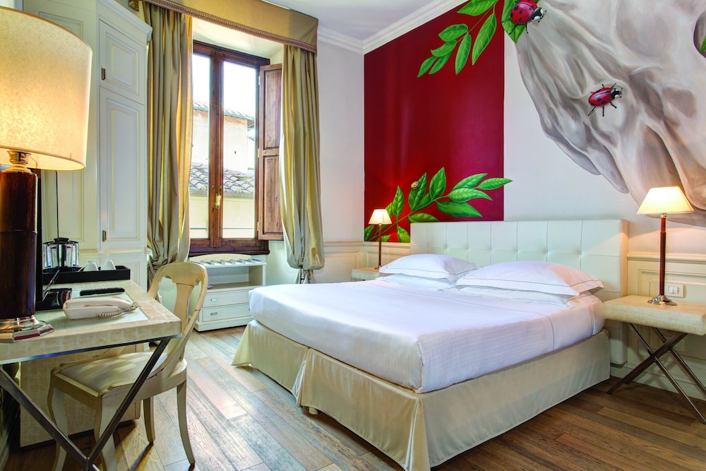 DELUXE, DOUBLE OR TWIN BED, CITY VIEW