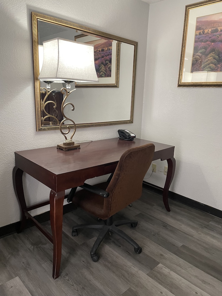 Travelodge by Wyndham Farmington Hwy 64 52/70