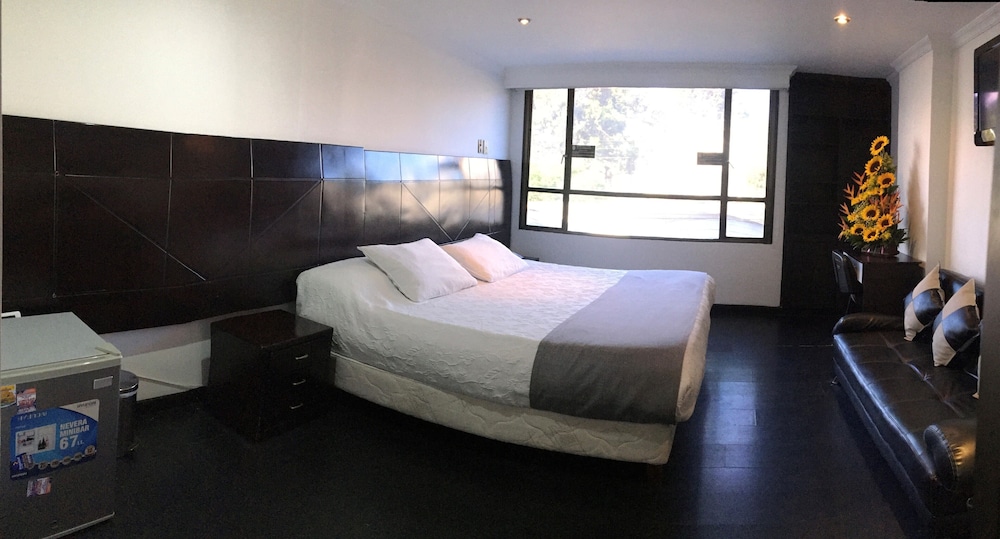 Hotel Ejecutivo Av La Esperanza 11/18