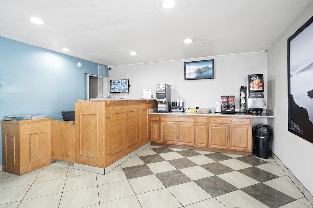 Travelers Inn Medford 9/58