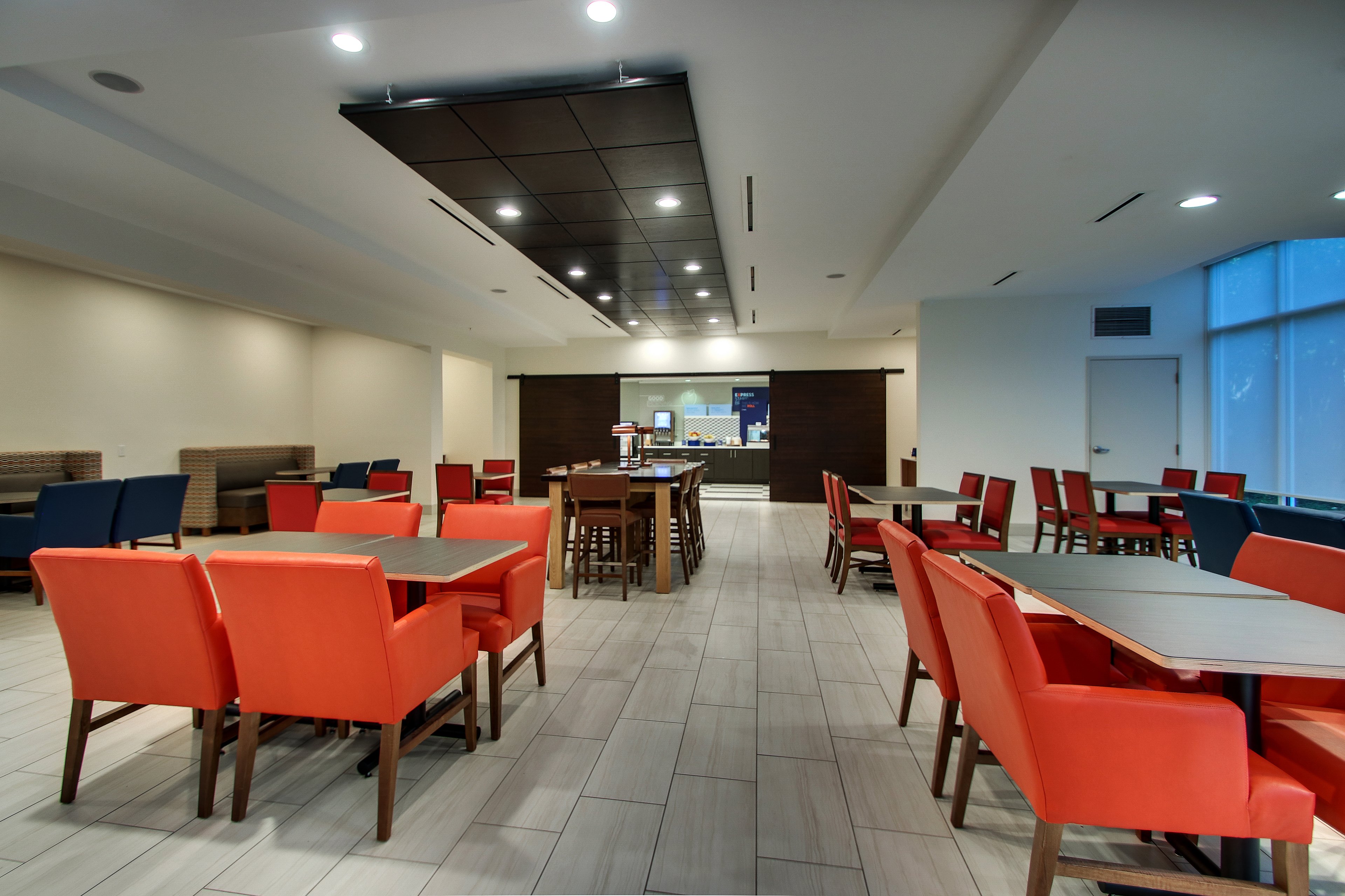 Holiday Inn Express Lexington North Georgetown 39/48