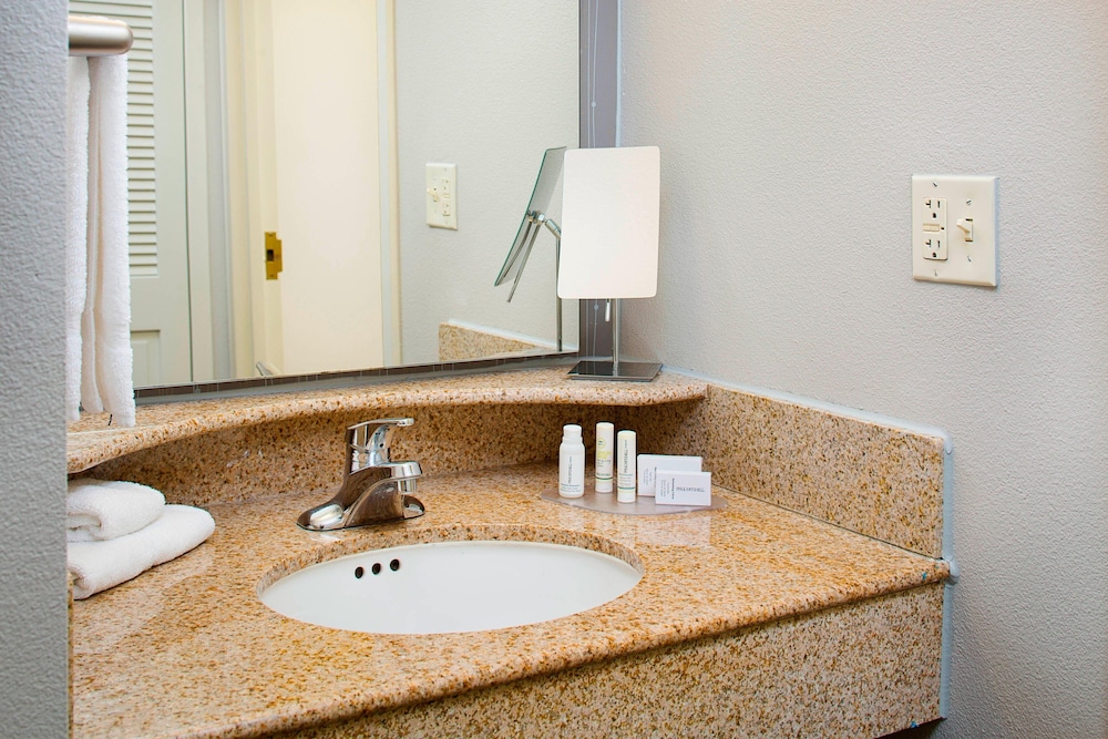 Courtyard By Marriott Roanoke Airport 9/39