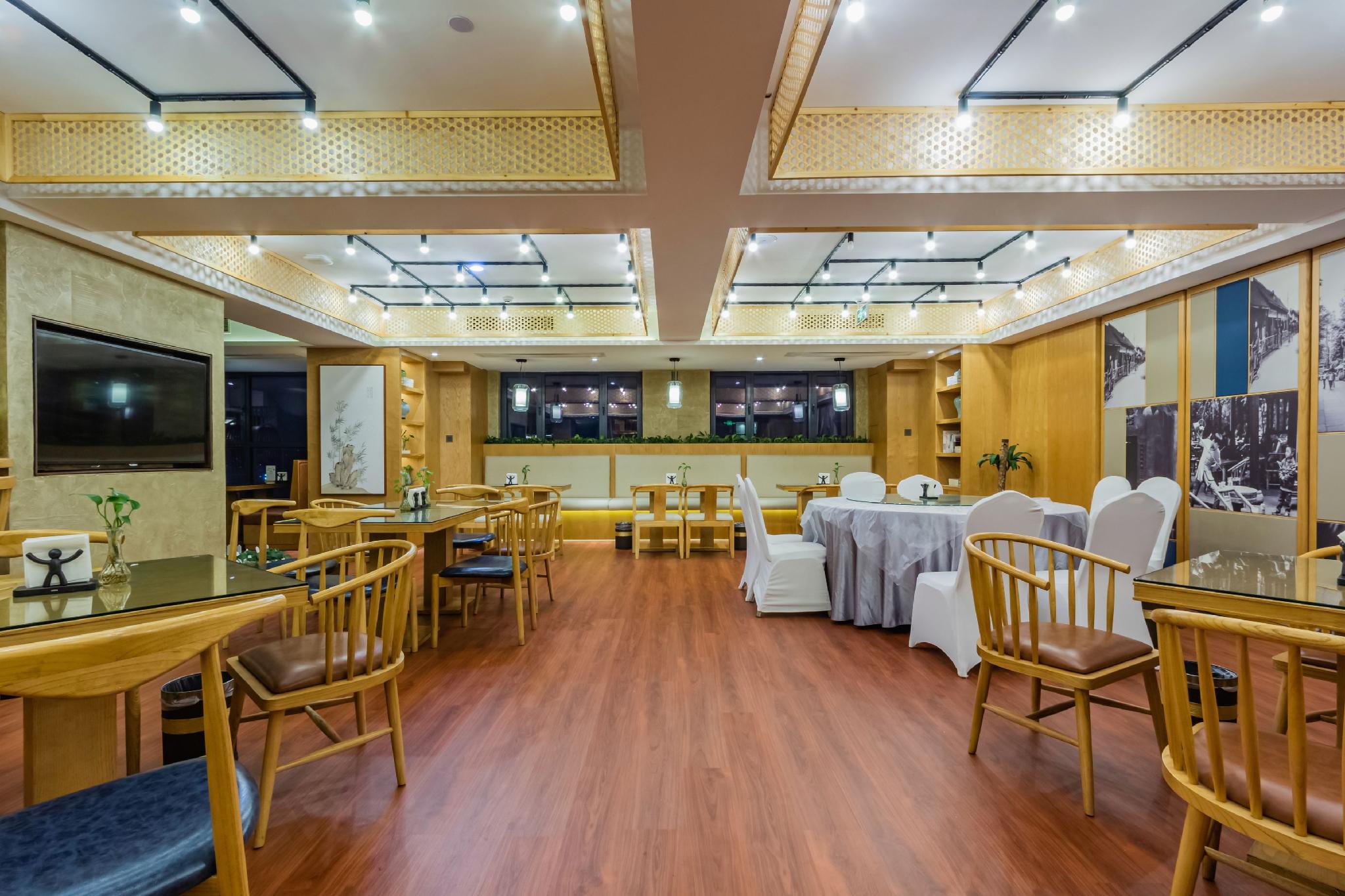 Vienna International Hotel (Chengdu West Railway Station Qingyang Wanda) 37/47