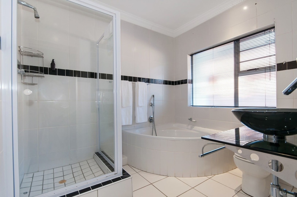 Millard Crescent Guest House 27/31