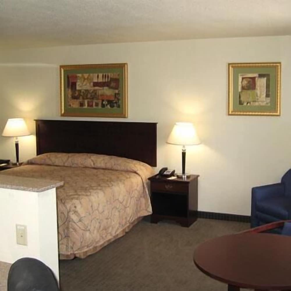 Hometown Hotel Bryant 20/33