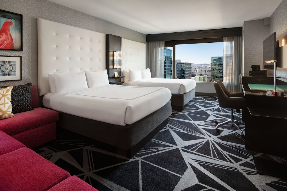 Chic, 2 Queen Beds, Accessible