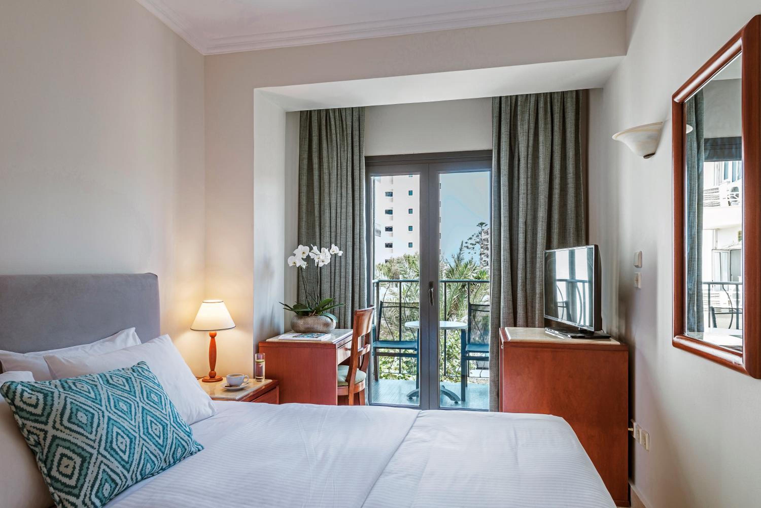 Room, Twin Beds, Balcony