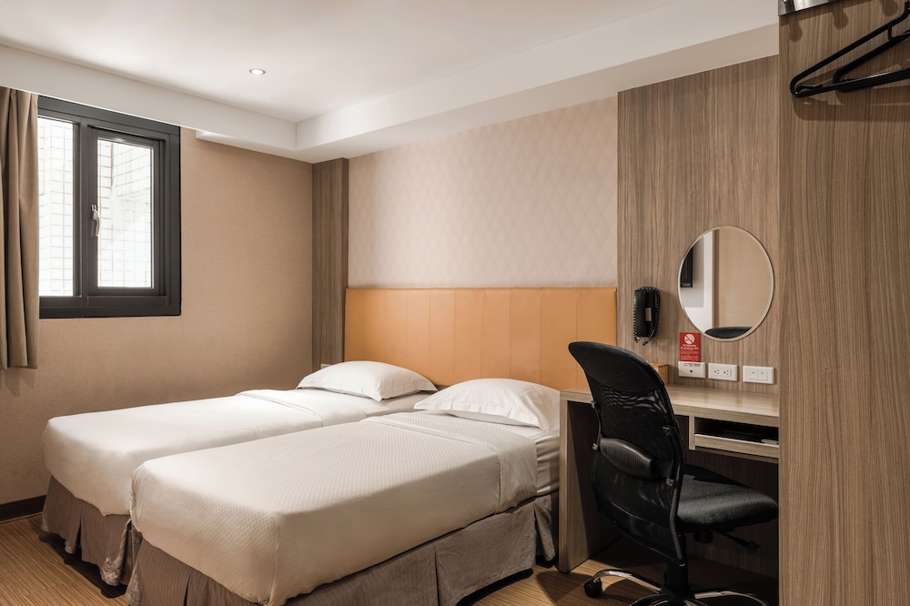 The Riverside Hotel International 26/63
