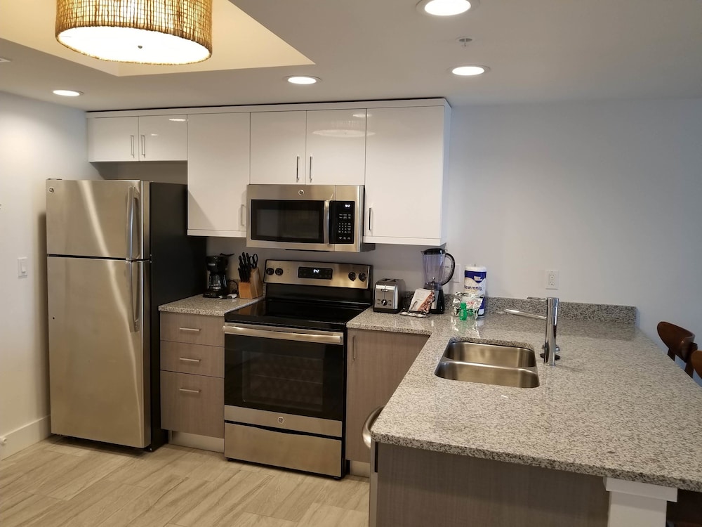 Provident Oceana Beachfront Suites 31/77