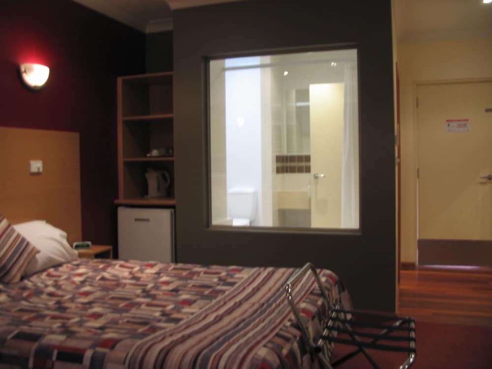 Forbes Victoria Inn 19/55