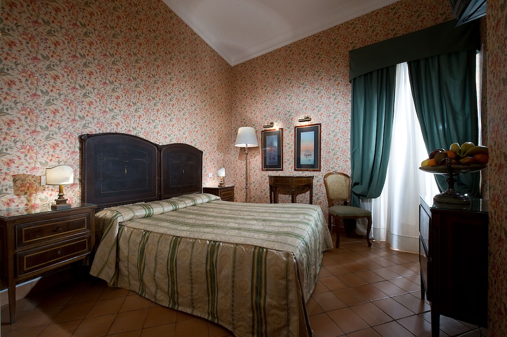 SUPERIOR, DOUBLE OR TWIN BED