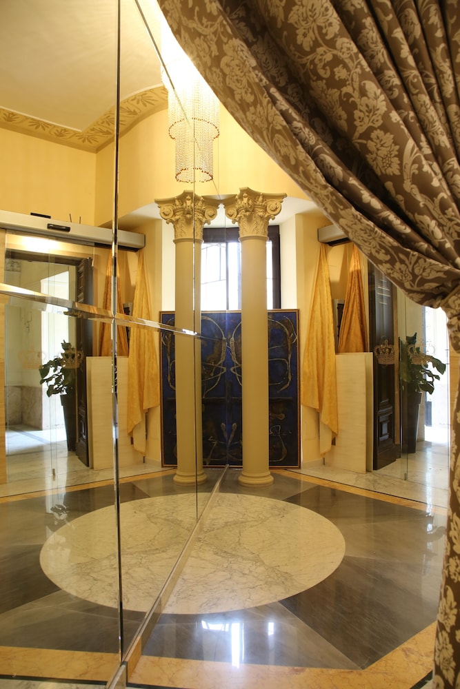 Art Resort Galleria Umberto. 3/77