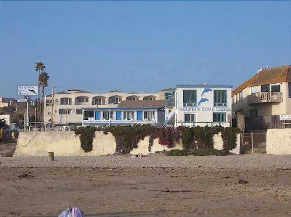 DOLPHIN COVE MOTEL 58/69