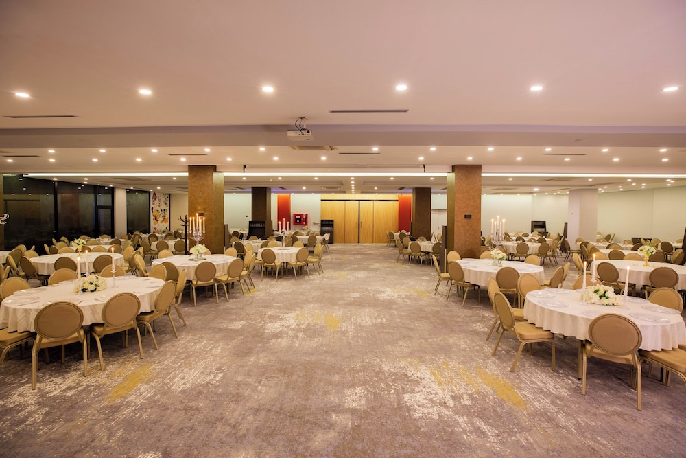 Karpalas City Hotel & Spa 69/70