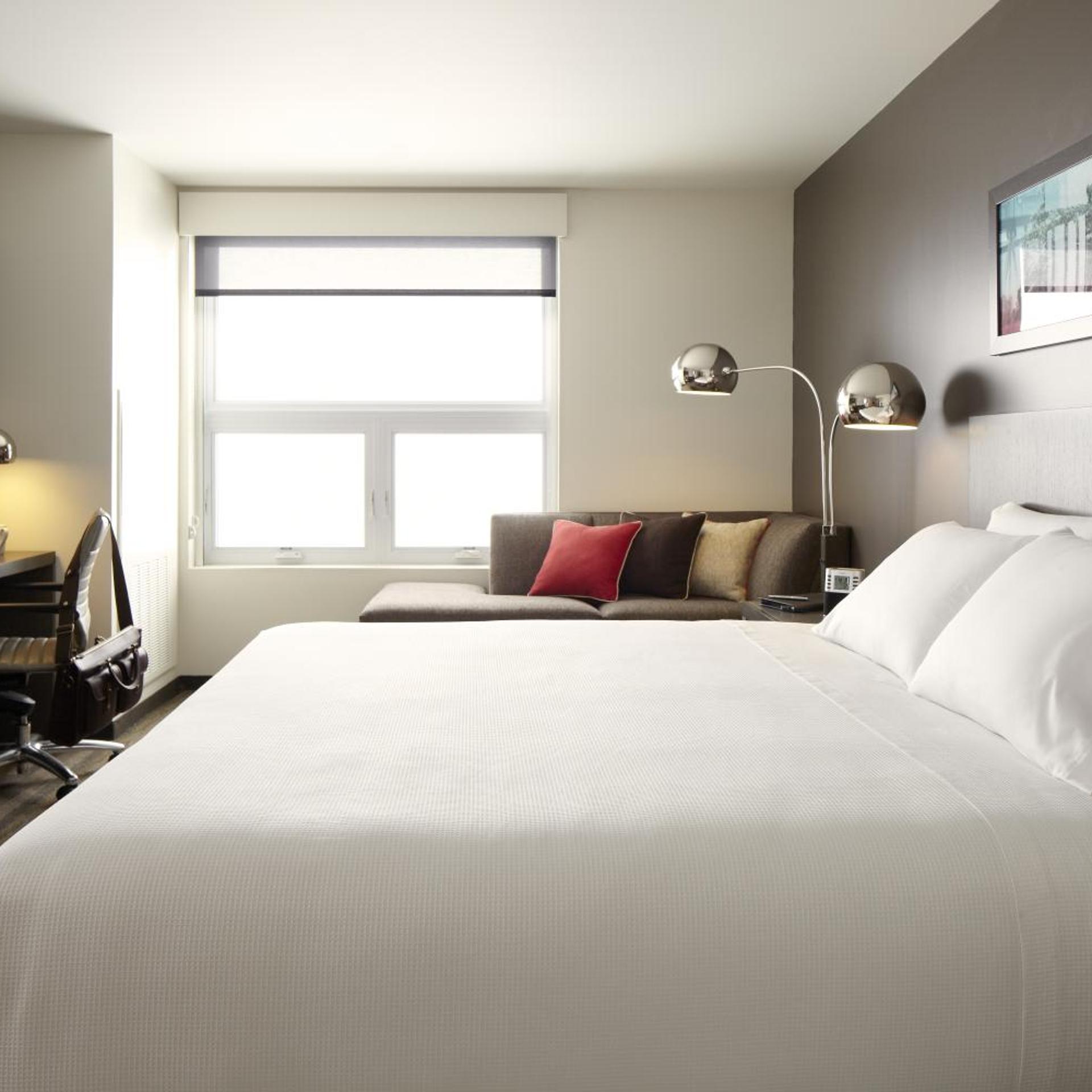 Room, King Bed, Space Needle View, Den