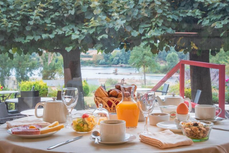 HOTEL LE COQ HARDI 38/51
