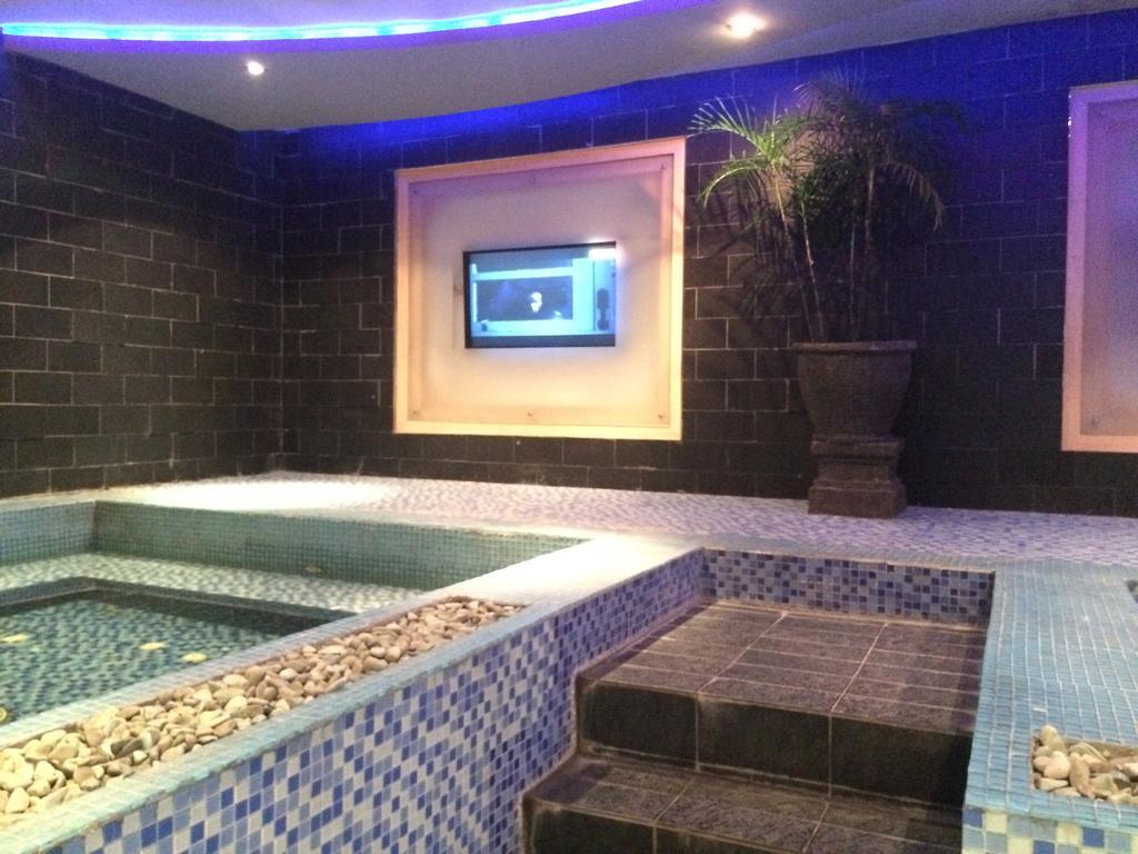 Blue Atlantic International Hotel 11/18