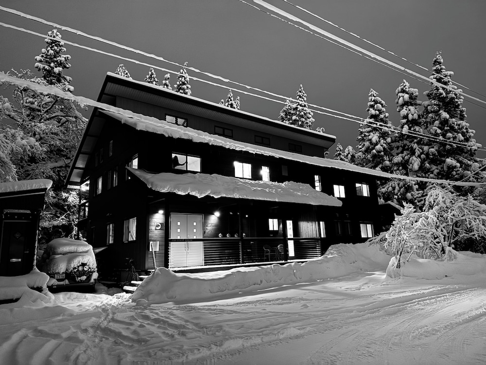 Bears Den Mountain Lodge 3/50